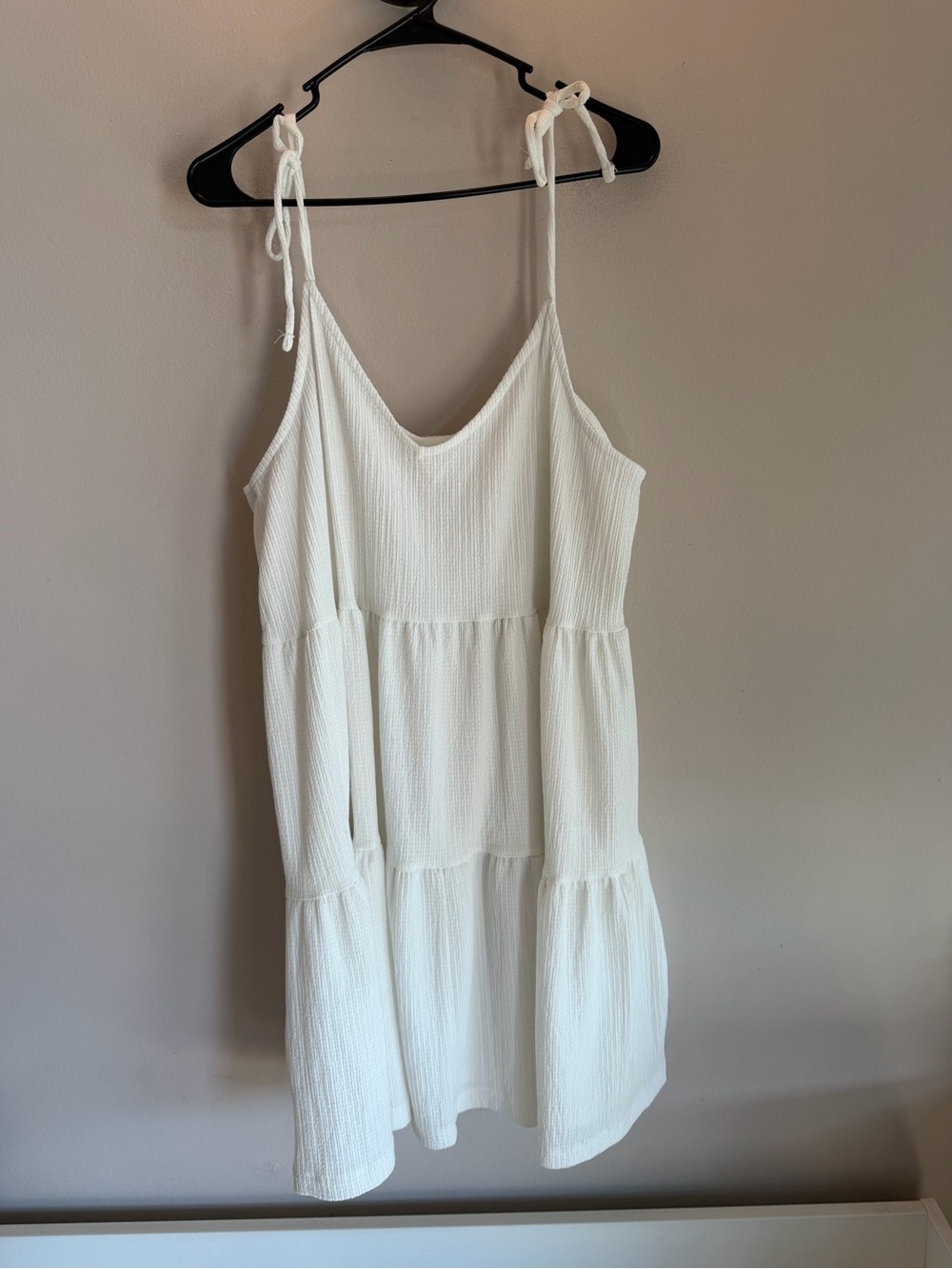 M L.O.G.G. White Textured Tiered Mini Dress Tie Shoulder Straps Sz L